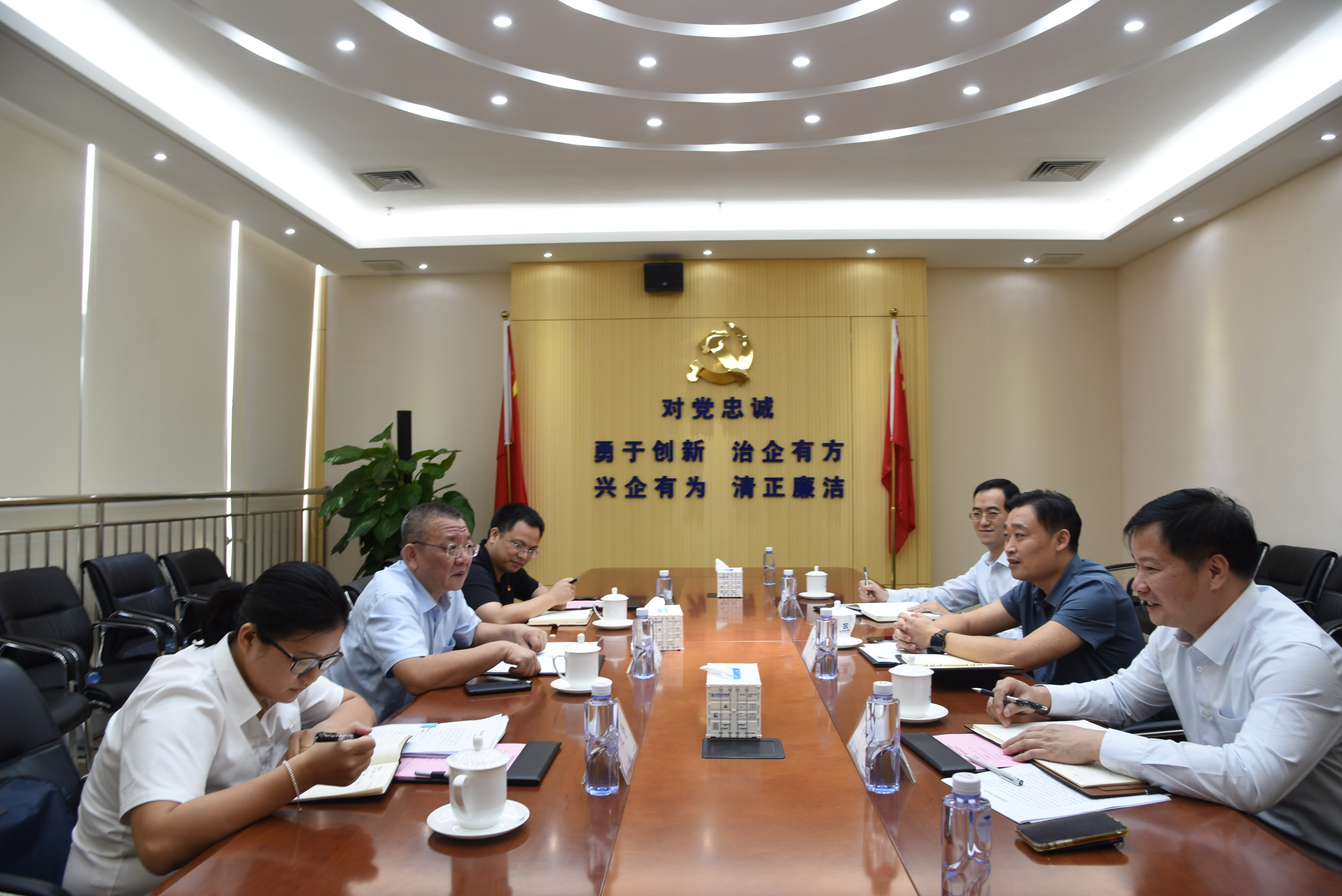 市國資委副主任徐險峰赴港務(wù)集團調(diào)研指導(dǎo)