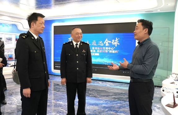 黃埔海關(guān)副關(guān)長鐘聲一行到港務(wù)集團(tuán)調(diào)研