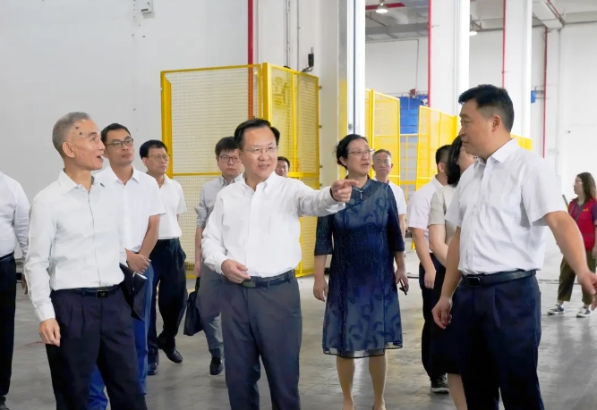 省政協(xié)委員，市政協(xié)黨組書記、主席鄭建民一行到東莞港務集團調研